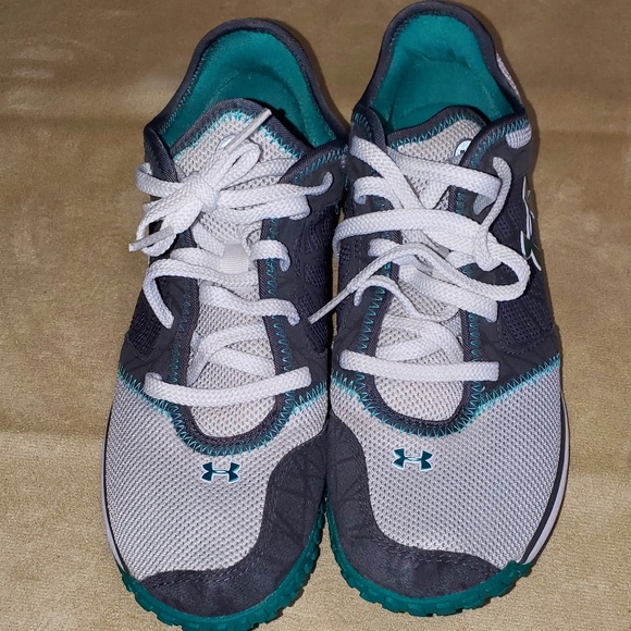 - Women’s Under Armour shoes size 8.5 but fits size 8 better - Picture 1 of 7